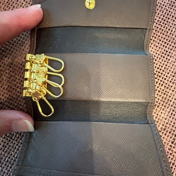 EUC Burberrys Key Wallet/Key Holder - Picture 12 of 12